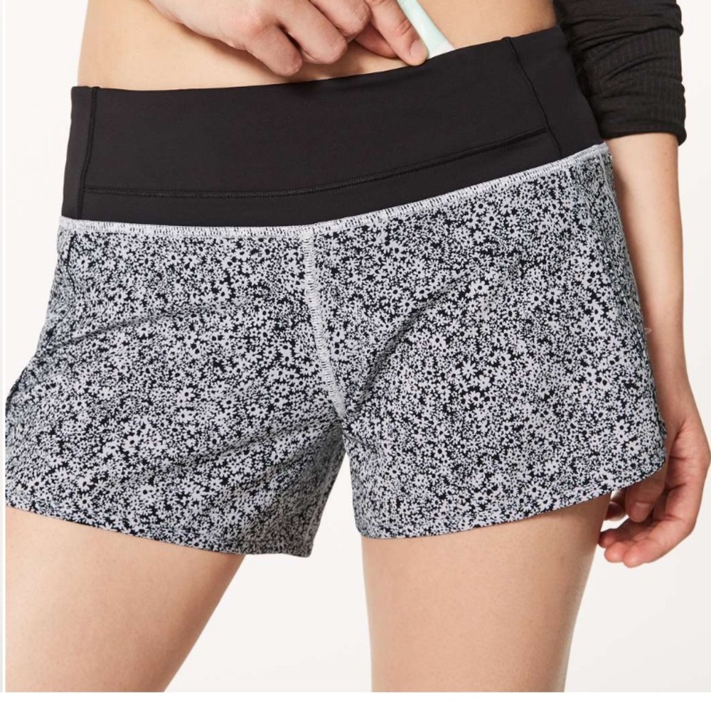 Lululemon Run Times Shorts Black and White 4"